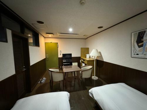 room detail thumbnail 1