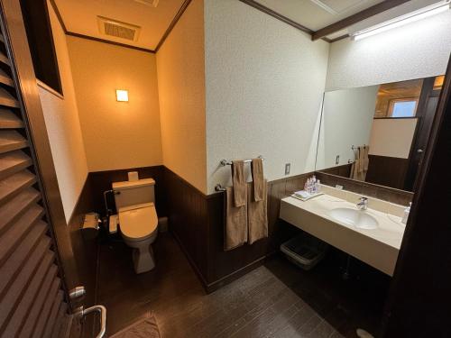 Twin Room with Private Bathroom