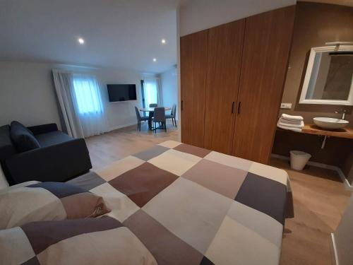 共用Lounge/電視區, Apartaments Vall del Corb 1 Garrotxa in 萊斯普雷塞斯