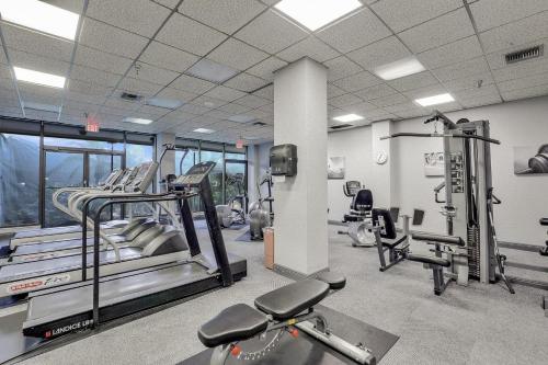 South Seas Tower 3-712 - image 34
