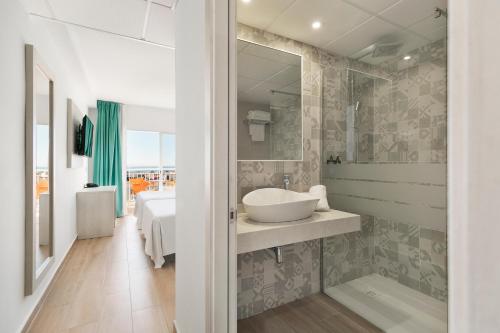 Twin Room with Pool View