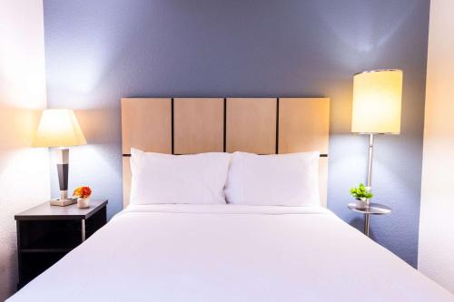 Sonesta Simply Suites Dallas Galleria