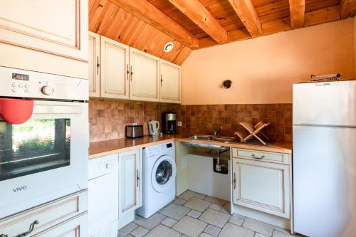 virtuve, Gîte avec vue imprenable (Gite avec vue imprenable) in Sarzay