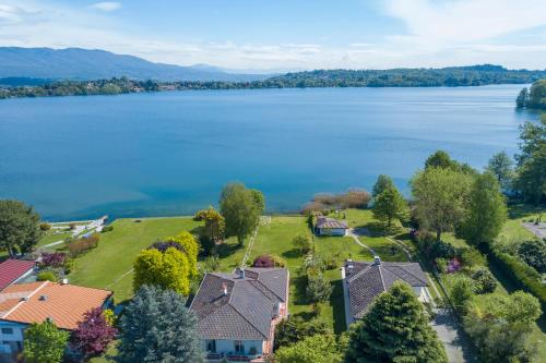 Villa Martine Au Bord Du Lac - Happy Rentals