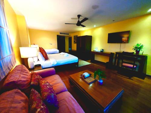 room detail thumbnail 1