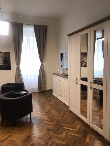 Apartment image 10