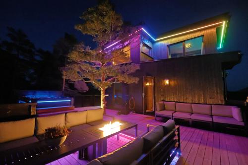 Luksushytte på Sørlandet, med utendørs Jaquzzi. Luksushytte på Sørlandet, med utendørs Jaquzzi.