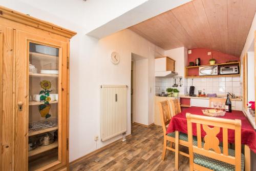 อาหารและเครื่องดื่ม, Gastehaus Herb in รอสส์เฮาพ์เทิน