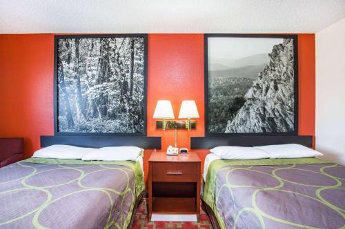 Super 8 by Wyndham Harrisonburg in Harrisonburg, USA