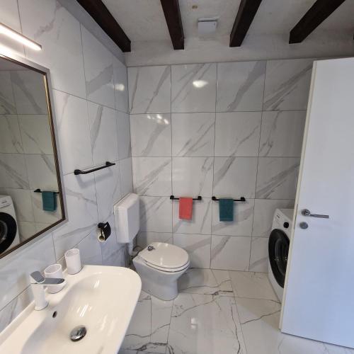 Comfortable Accommodation with 2 Apartments and Rich Amenities
