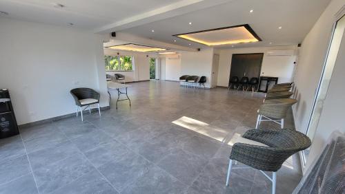 Hotel Oasis-Dream Holidays - La Petite France in San Bernardino