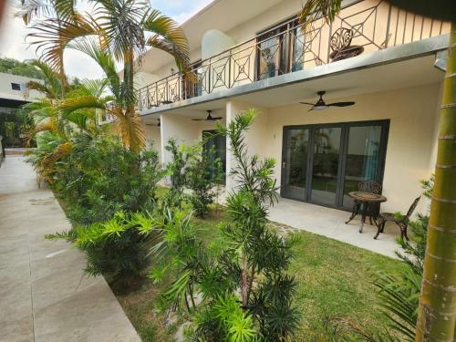 Hotel Oasis-Dream Holidays - La Petite France in San Bernardino