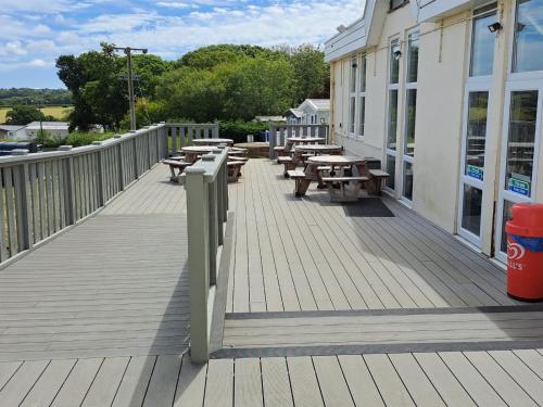 luxury new 3 bed caravan with stunning sea view on private beach in Thorness bay in West Wight