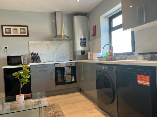 NEW Modern Flat! Monthly Discount! Near City Centre