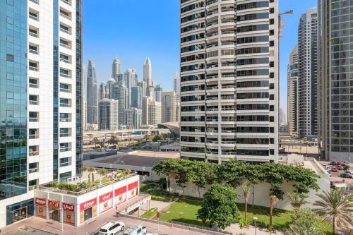 StoneTree - Cozy Furnished 1 BR in JLT - image 10