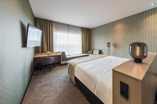 Executive Double Room image 9