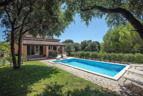 Villa mit beheiztem Privatpool, BBQ, Darts, Medulin
