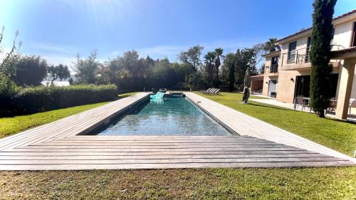 Luxueuse Villa vue mer avec piscine Golfe de St Tropez 14 personnes