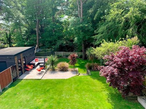 SEASIDE SANCTUARY by BOURNECOAST - A Good Sized Family Holiday Home with a Garden and Parking - HB8530 gîte à louer Nightingale House & Court