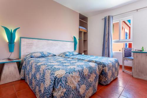 2 bedrooms, 6 beds