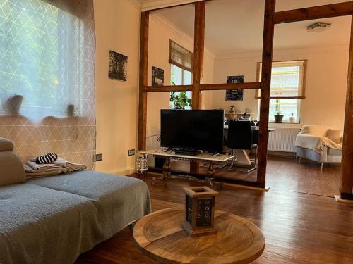 Sandys Cozy Stone Cottage in Maulbronn, Deutschland