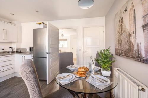 Entire Home in Swansea, near Swansea.dotcom Stadium, Sleeps 4, by Properties by O & G