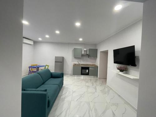 Isla Home, Neapol