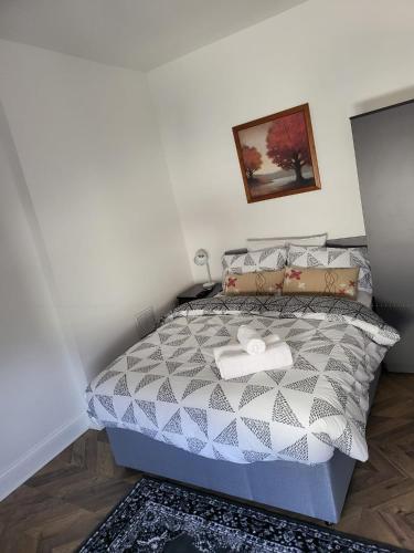 1 Bed Flat - Sleeps 2 - Parking - Wifi