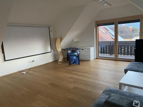 Salzburg-Loft im Stadtteil Leopoldskron-Moos 120qm mit Balkon & Untersbergblick