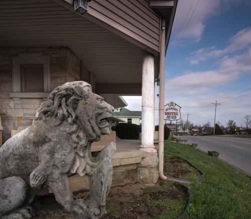 Rosemount Motel in Bedford, USA