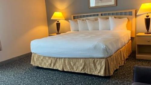 Lighthouse Suites Inn — Main Photo