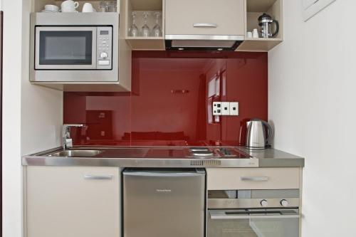 Astra Motor Lodge Room Type - Executive One-Bedroom Apartment