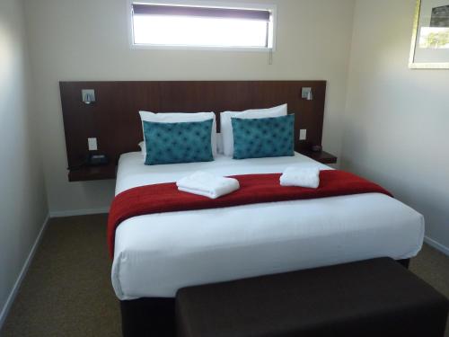 Astra Motor Lodge - Tap to explore photos