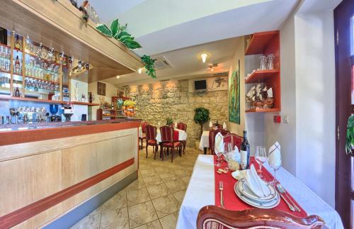 Hotel Trogir - image 8