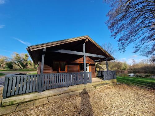 Kingfisher Lodge - Private Hot Tub - Infrared Sauna - Dog Friendly 1