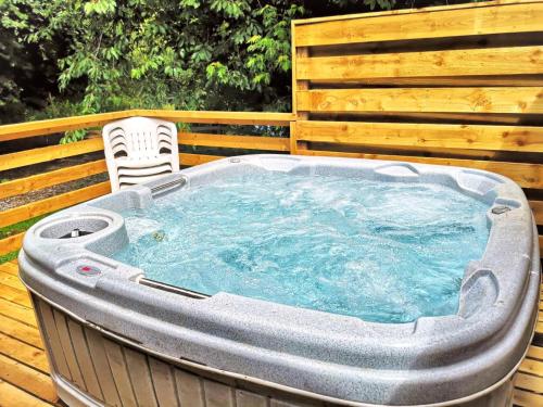 Kingfisher Lodge - Private Hot Tub - Infrared Sauna - Dog Friendly 3