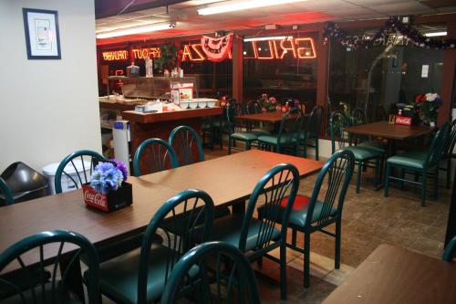 餐廳, 光線汽車旅館 (El Ray Motel) in 懷爾德伍德