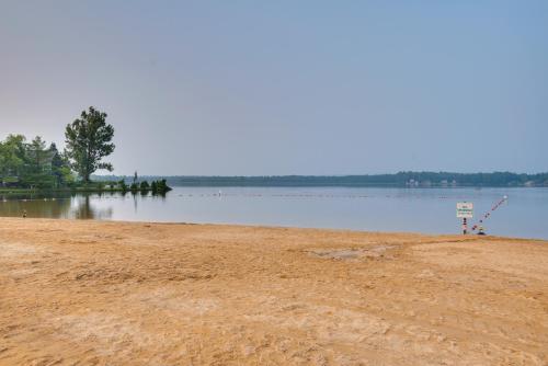 Bright and Modern Poconos Cabin Community Beach! in Albrightsville, USA