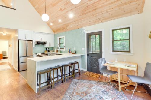Bright and Modern Poconos Cabin Community Beach! in Albrightsville, USA
