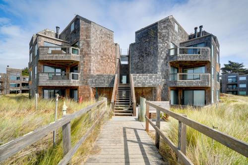 Oceanfront Watsonville Condo with Beach Access! in Pajaro Dunes