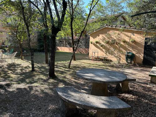 Kert, Casa Trianó entre montañas, río y cielo de estrellas (Casa Triano entre montanas, rio y cielo de estrellas) in Albanya