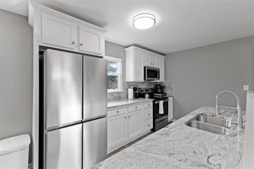 Workfriendly home with ping pong & outdoor grill in Clarksville, USA