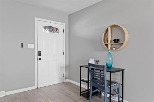 Workfriendly home with ping pong & outdoor grill in Clarksville, USA
