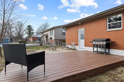 Workfriendly home with ping pong & outdoor grill in Clarksville, USA