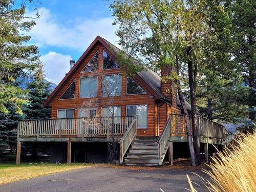 . Pine Cone Cabin by FantasticStay