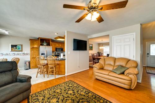 Lake Barkley Home with On-Site Beach Boat and Swim! in Cadiz, USA