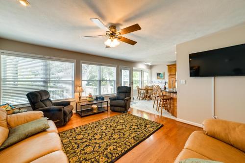Lake Barkley Home with On-Site Beach Boat and Swim! in Cadiz, USA
