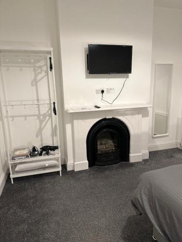 5-Bed Apartment in Altrincham near airport