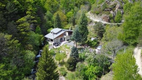 La Maison entre Deux Rivières The River Mountain House - Nohèdes gîte à louer Nohèdes