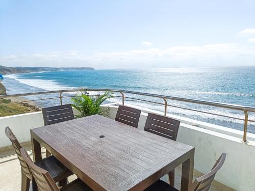 Panoramic View to the ocean Manta